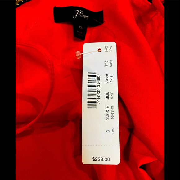 Stunning red satin dress with black velvet sash - Picture 4 of 5